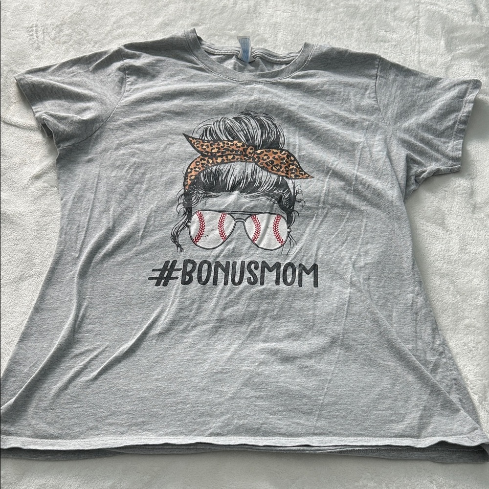 Port and Company Gray Bonus Mom Tee Size LG